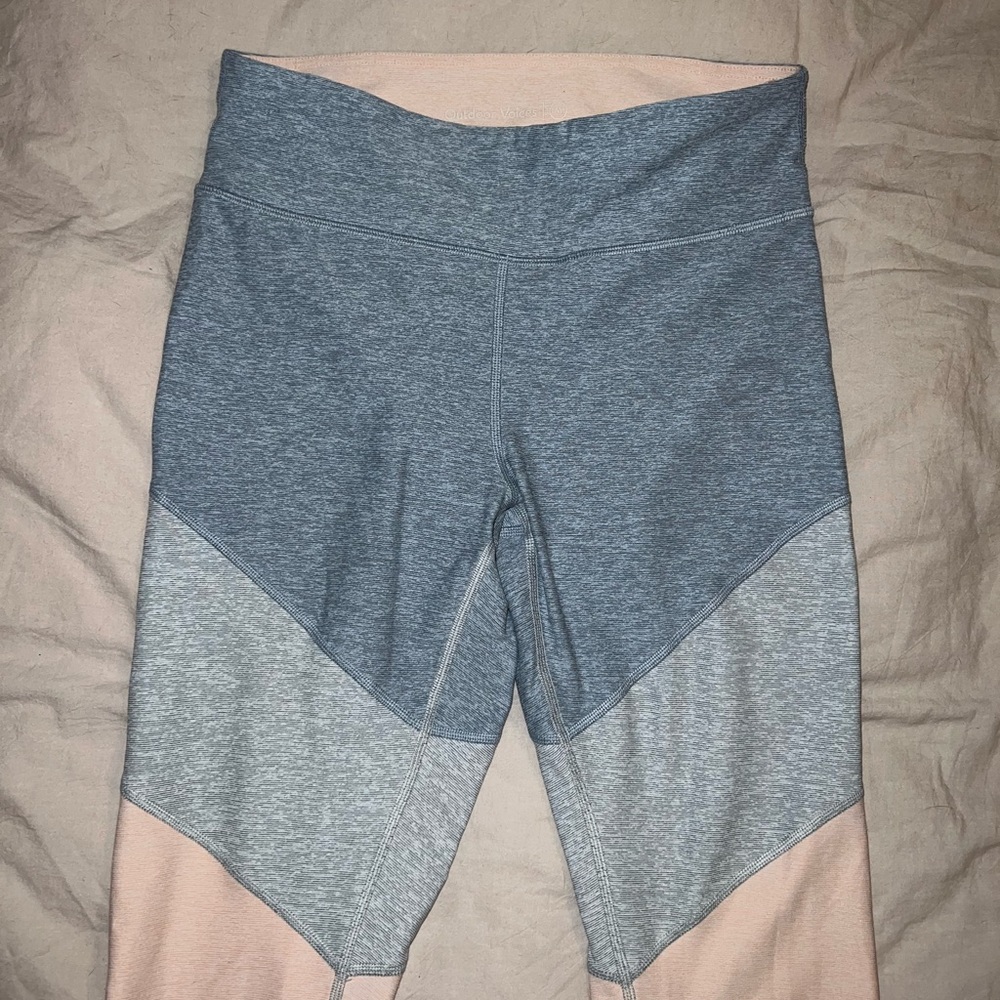 OUTDOOR VOICES 2 piece set—Sports top and leggings